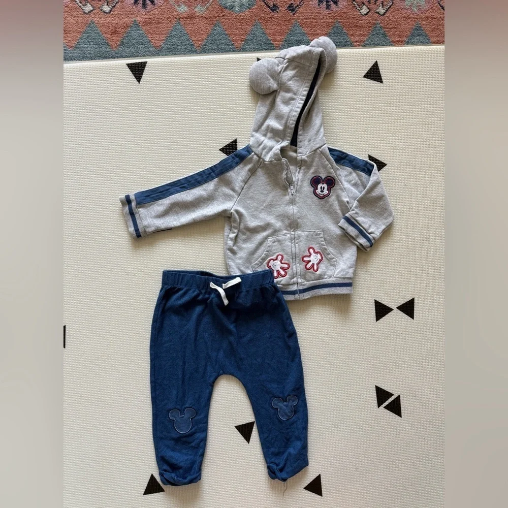 Disney Baby|Baby boy or gender neutral Gray and Blue Mickey Mouse matching set•
